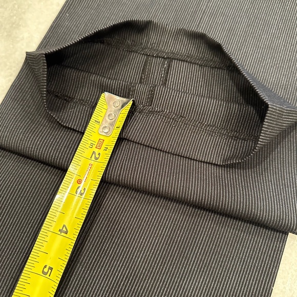 Kenneth Cole Reaction dark grey suit with stripe, very faint. - Picture 6 of 8